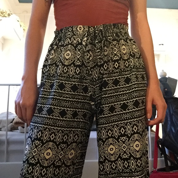 lightweight pants with black and white patterns - Picture 2 of 3